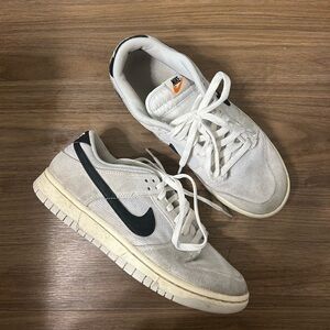 Nike Men's Cream and Black Sneakers